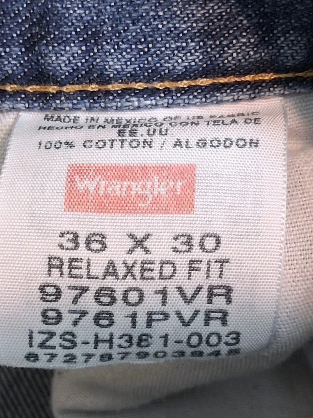 Men's Wrangler Relaxed Fit Straight Leg Jeans Medium Vintage Wash Sz 36X30